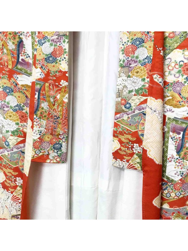 Komon red kimono with wide sleeves