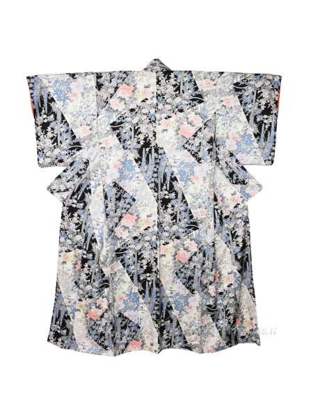 Komon kimono with multi-floral design