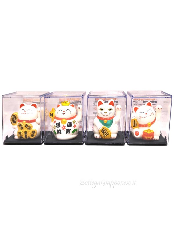 Maneki neko enters wealth with paw movement