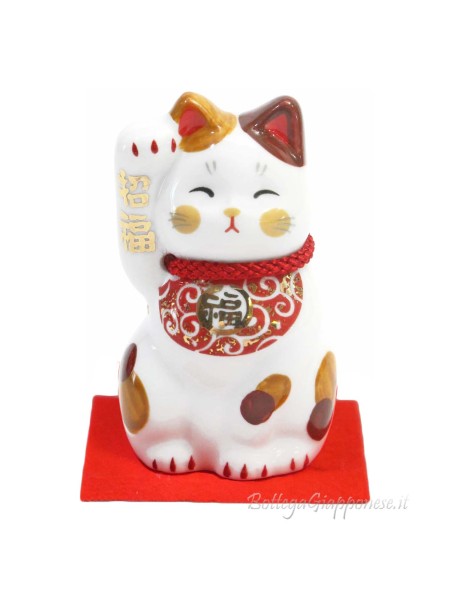 Smiling Maneki Neko who will bring great luck