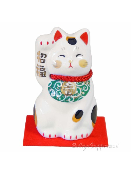 Smiling Maneki Neko who will bring great luck